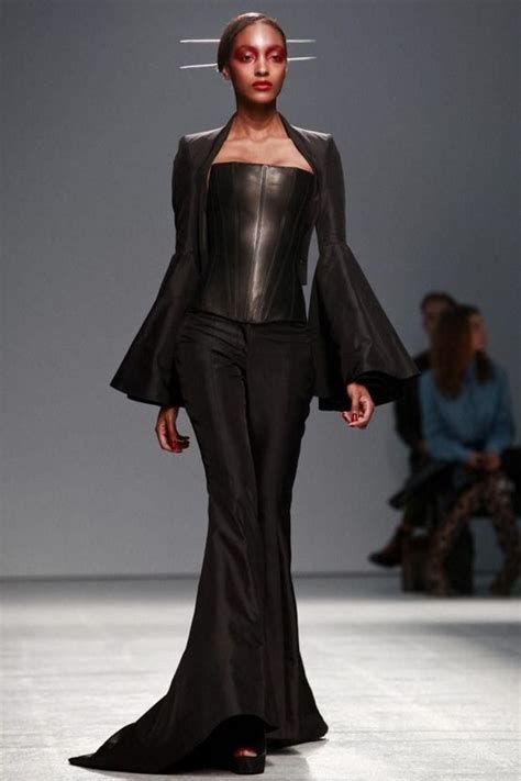 Future Futuristic Gareth Pugh Future Fashion Girl In Black