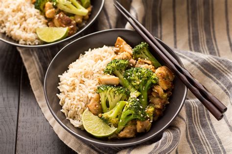 Grilled chicken & broccoli alfredo: Peanut Sauce Chicken and Broccoli Bowls - Fox and Briar