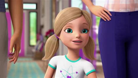 Chelsea doll and her friends inspire imaginations and invite them to explore the world with them! Conoce a Chelsea! - Barbie™ Dreamhouse Adventures - YouTube