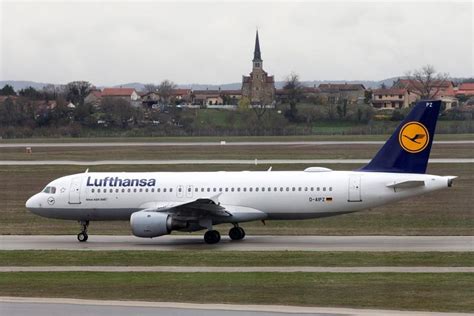 Corrected Lufthansa Plans To Buy Either Boeing 737 Max Or Airbus