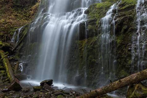 Lower Proxy Falls In The Three Sisters Wilderness Oregon Oc 2048×