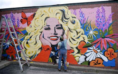 Nashville Mural Of Dolly Parton Honors Her Support Of Black Lives Matter