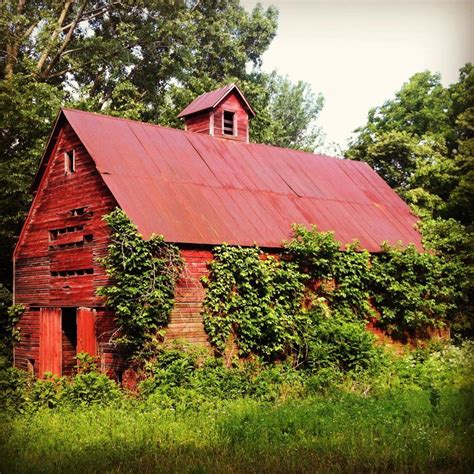 Old Red Barn Illinois American Barn Old Barns Rustic Barn