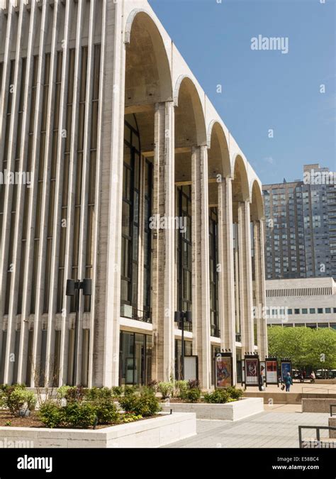 Metropolitan Opera House Lincoln Center Nyc Stock Photo Alamy