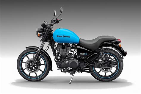 The instrument cluster is an analogue unit for the speedometer and tachometer, while a small display backs up the odometer and fuel gauge. 2018 Royal Enfield Thunderbird X unveiled in India! From ...