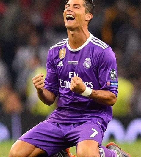 2051 ت كريستيانو رونالدو دوس سانتوس افيرو مشهور كريستيانو رونالدو لاعب كره قدم يلعب فمركز هجوم فنادي يوفنتوس لعبة كرة القدم. اليوفنتوس خلفيات كرستيانو رونالدو متحركة : صور لكرستيانو ...
