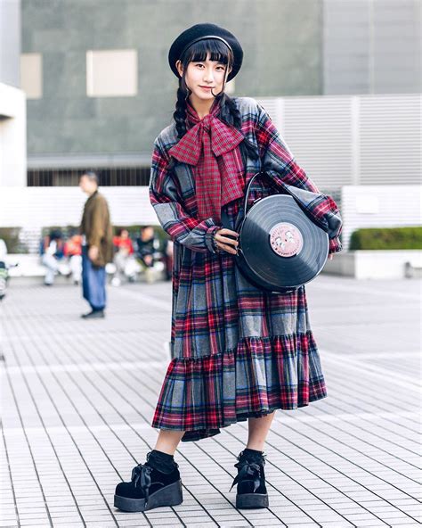 tokyo-fashion-17-year-old-heart-on-the-street-in-tokyo-wearing-a-plaid