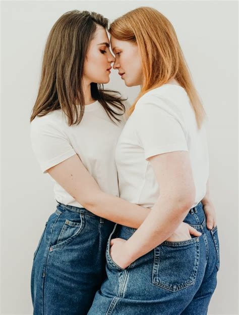 Aplicación de solteros lesbianas Fotos eróticas y porno