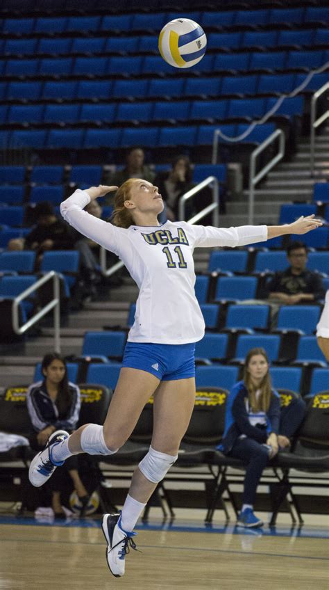 Women's volleyball to square off against crosstown rival No. 1 USC 