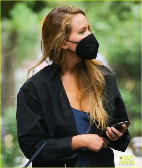 Full Sized Photo Of Jennifer Lawrence Chats On The Phone Walk In Nyc 02