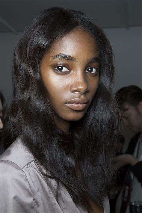 A No Makeup Makeup Look For Women With Darker Skin Tones Dark Skin