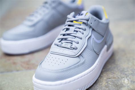 Es kommt auf die details an, wobei ein streifen mit der. Nike Women's Air Force 1 Shadow Wolf Grey/Lavender Mist ...