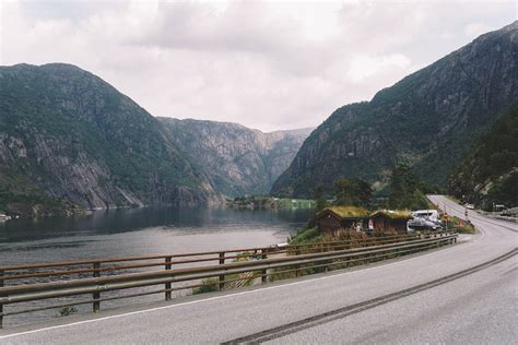 Road Beside River · Free Stock Photo