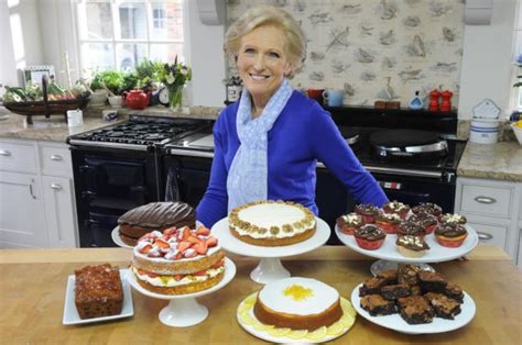 The Great British Bake Offs Mary Berry Tells Home Bakers Dont Blame