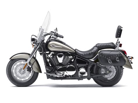 Professional rider shown on a closed course. 2011 Kawasaki Vulcan 900 Classic LT