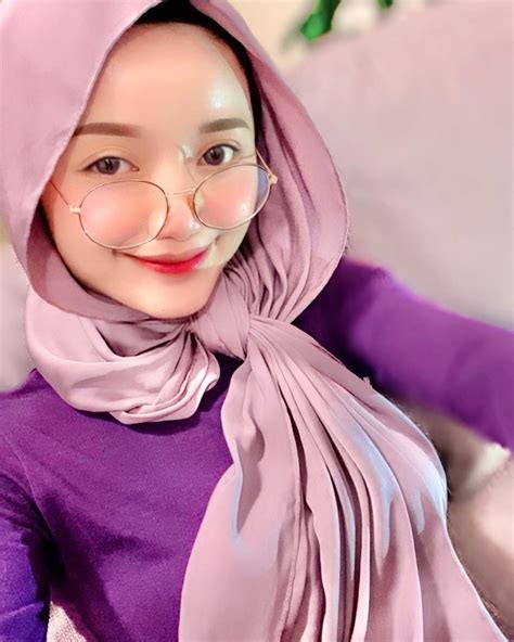 pin by wibuシ︎ 𝐒𝐎𝐅𝐓 on tik tok in 2022 hijab fashion sexy asian dress hijab fashionista