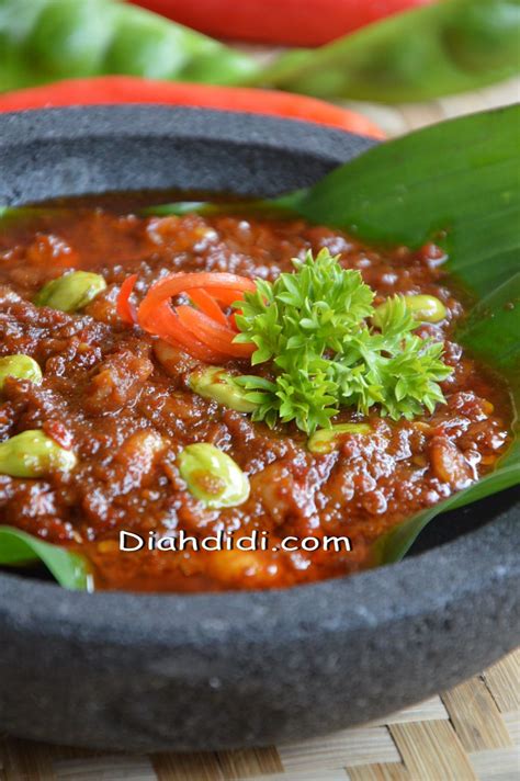 Sambal is a chili sauce or paste, typically made from a mixture of a variety of chili peppers with secondary ingredients such as shrimp paste, garlic, ginger, shallot, scallion, palm sugar, and lime juice. Sambal Matang Terasi Petai & Udang | Sambal, Food, Bbq seafood