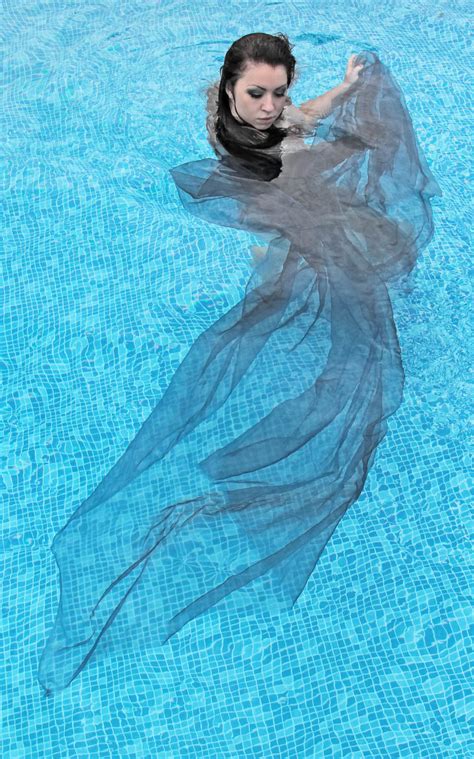Yuliya With Organza In The Pool 1 Photography By Micky Post