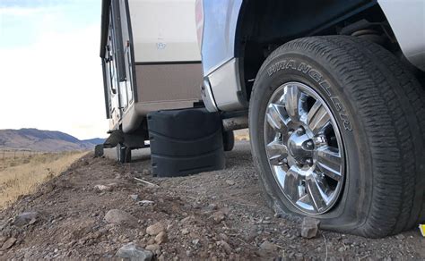Nascar racers carry 17 gallons of liquid that is designed to explode. How Much Does A Semi Truck Wheel And Tire Weight - GeloManias