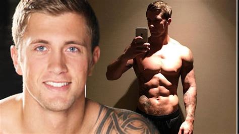 dan osborne shows off rippling muscles in post workout selfie mirror online
