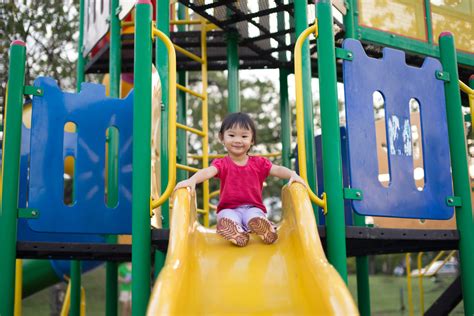 Kenali Jenis Mainan di Taman Bermain dan Manfaatnya untuk Anak | Friso
