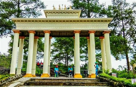 Kendati baru hitungan minggu soft opening, objek wisata ini langsung ramai dibanjiri oleh pengunjung. World Landmarks Merapi Park: Tiket, Aktivitas & Wahana ...