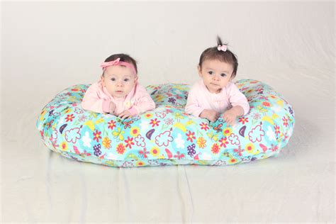 A spin off from the twin z pillow, the one z breastfeeding pillow was specifically designed with moms of one baby in mind. twin nursing pillow | Twiniversity