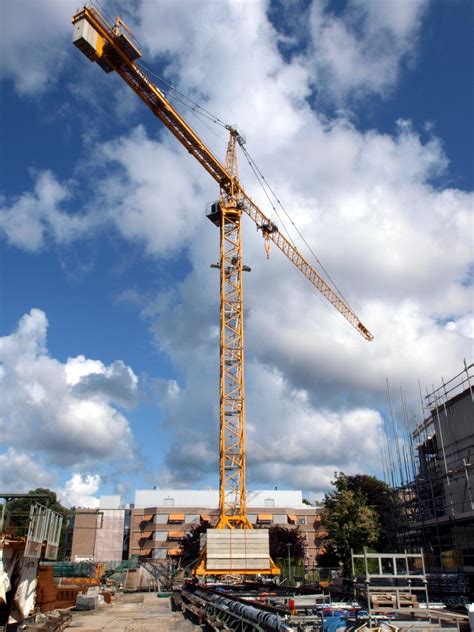 52 M Potain Tower Crane Maximum Lifting Capacity 5 Ton At Rs 7500000