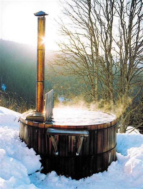 Cedar Nordic Hot Tub In The Snow Storvatt