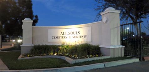 Los restos mortales de la cantante jenni rivera llegaron esta mañana al anfiteatro de los estudios universal, en donde más tarde se efectuarán ceremonias de último adiós y la graduación celestial. Jenni Rivera Laid To Rest At Private Funeral • Long Beach ...