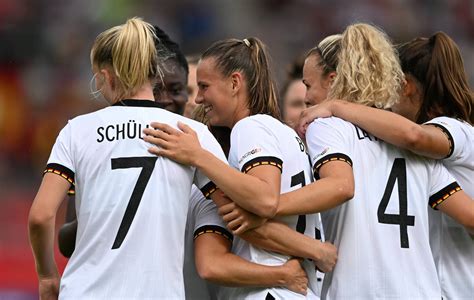 DFB Frauen Schlagen Schweiz Mit 7 0 Bei EM Generalprobe