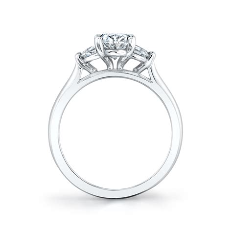 Typically a style that has diminished in the popularity in the past, marquise engagement rings seem to be popping up everywhere—including our marrow babes' wishlists! Three Stone Marquise Engagement Ring - Melisandre