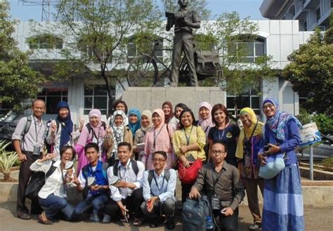 Bahasa melayu tingkatan 2 2018; Dirjen Bea Cukai Menghadapi Era Globalisasi (Dengan gambar ...