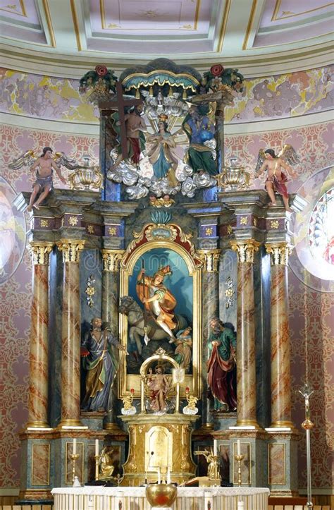 Huvudsakligt Altare I Kyrkan Av St Matthew I Stitar Kroatien