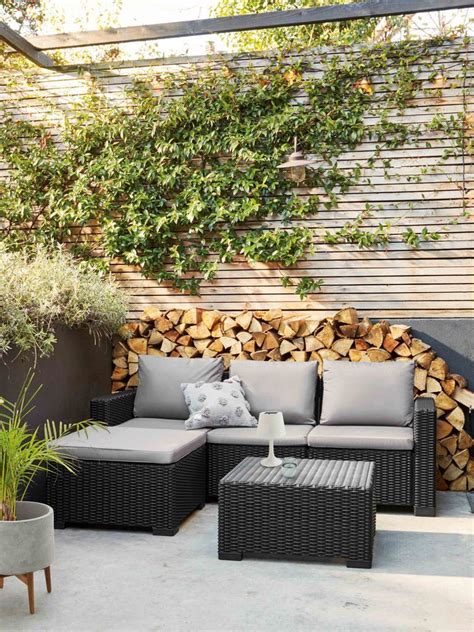 Over the past few months the budget supermarket has launched a hanging egg chair, a tiki bar, a firepit and grill (£. test: Corner Sofa Aldi Garden Furniture 2019