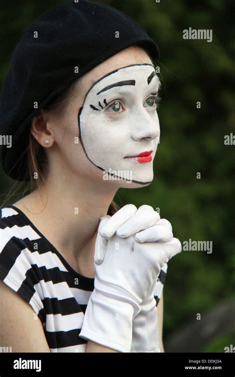 Portrait Mime In White Gloves Hi Res Stock Photography And Images Alamy