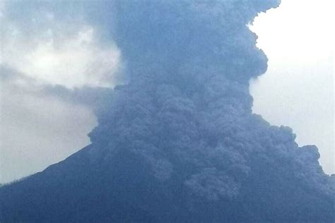 Gunung sinabung di kabupaten karo, sumatera utara, kembali meletus pada senin (10/8/2020) pukul 10.16 wib. Setelah 2 Bulan Erupsi Kecil, Gunung Sinabung Kembali Meletus