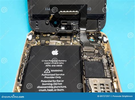 Apple Iphone Auseinandergebaut Komponenten Nach Innen Zeigend