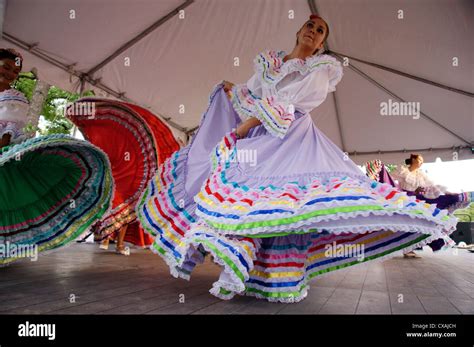 Dancer Woman Female Dancers Folklorico Folklorica Santa Fe New Mexico Nm Baile Bolklorico Dance