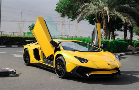 Стандартный авентадор уже живет в уязвимой нише олдскула, имея атмосферный v12 в компоновке. Lamborghini Aventador SV 2016 GCC - Formula Motors LLC Dubai
