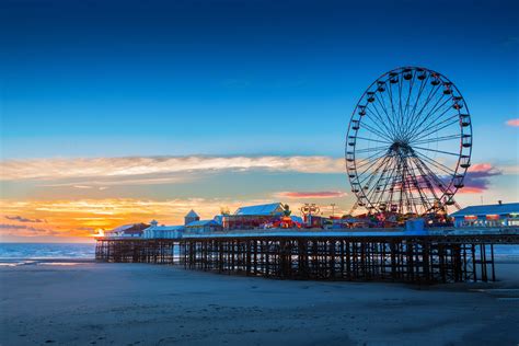 Home of europe's greatest rides, arcades and family entertainment! Sun setting around Blackpool Pier (With images) | Coach ...