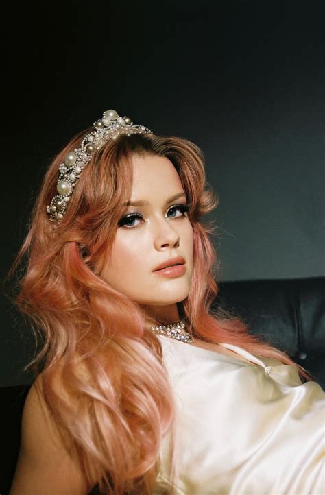 Reese Witherspoons Daughter Ava Phillippe Lands Her 1st Beauty Gig
