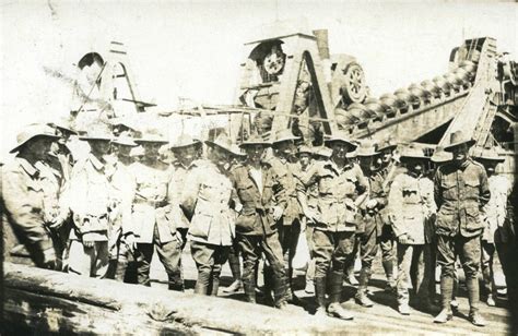 Diggers With A Digger Ww1 Australian Soldiers With A Tun Flickr