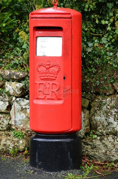 Red Elizabeth Ii Pillar Box Editorial Photo Image Of Crown Elizabeth