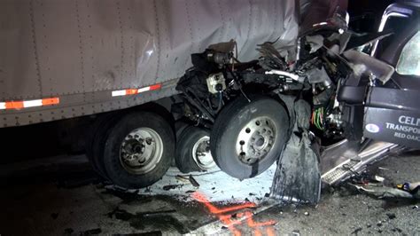 Two 18 Wheelers Crash Closing Much Of I 45 Montgomery County Police Reporter