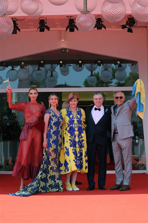 Аліна Байкова для прем єри фільму в Венеції обрала сукню українського