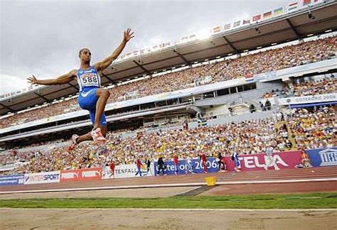O recorde mundial mais duradouro no atletismo é no salto em comprimento masculino, no qual bob beamon alcançou a marca de 8,90 m nos jogos olímpicos de verão de 1968. Goteborg 2006 | SoloSport