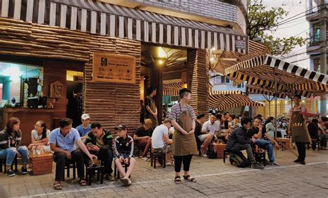 Mạn đàm về văn hóa Cà phê vỉa hè Rang Gia Cong Cafe