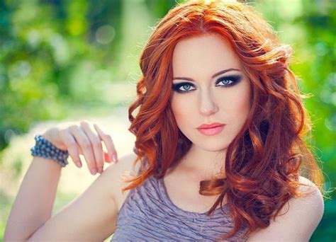 When you have blue eyes like i do sometimes a black or grey smoky eye can look harsher than you were anticipating. Макияж Смоки Айс для рыжих | Redhead makeup, Red hair blue ...