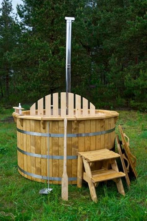 Pallets are really easy to find and they're super cheap. Pallet Hot Tub and Pool Deck Ideas | Pallet Ideas